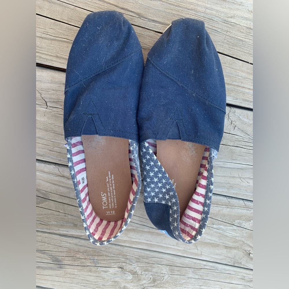 TOMS!!! Woman’s shoes!
